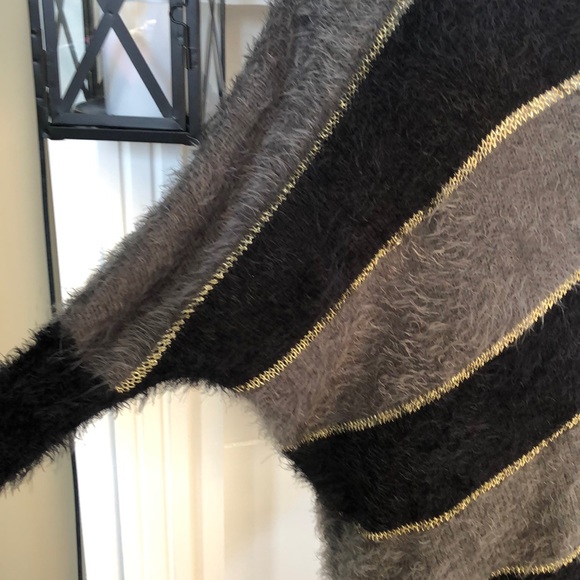 🌺S-Twelve black, gold & grey sweater🌺 - Picture 4 of 7